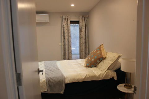 Architectural Crisp & Convenient Location - Accommodation Fremantle 4