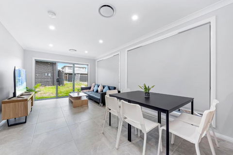 Austral Brand New 3Br House With WiFi & Parking - Accommodation Fremantle 4