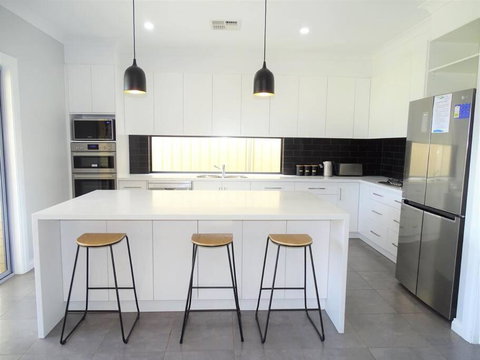 Avella House - Accommodation Fremantle 1