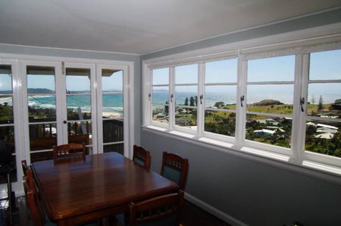 Awesome View, 4 View Street - Accommodation Fremantle 2