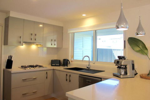 Ayada Villa - Pet Friendly - 1 Min To Beach - Accommodation Fremantle 4