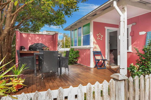 Atlantis Retro Beachside Couples Retreat - Accommodation Fremantle 0