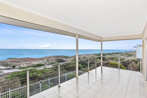 Avaya Sellicks Beachfront Getaway- Wifi - Accommodation Fremantle 1