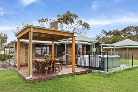 Apollo Bay Cottages- Wild Dog - Accommodation Fremantle 0
