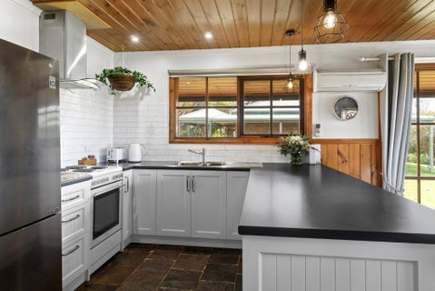 Apollo Bay Cottages- Wild Dog - Accommodation Fremantle 2