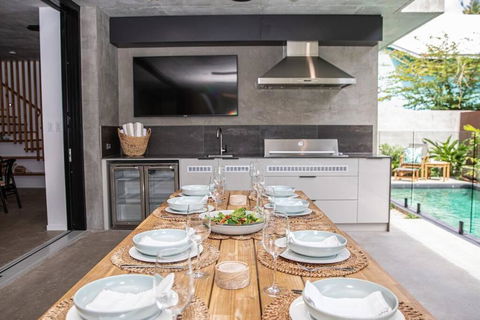 Azure Port Douglas - Luxurious & Modern - Accommodation Fremantle 2
