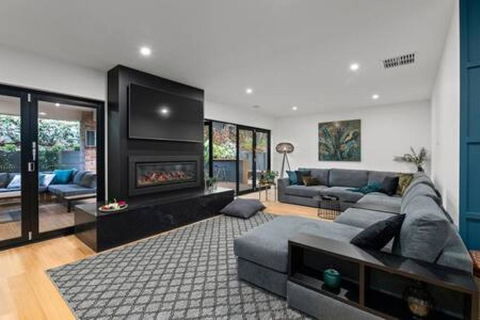 BADGER HOUSE - 4 Bed, 4 Bath, Stunning Entertainer Plus Fire - Accommodation Fremantle 0