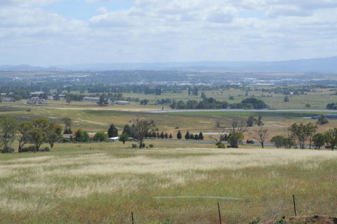 BATHURST GOLDFIELDS RESIDENCE On MOUNT PANORAMA - Accommodation Fremantle 4