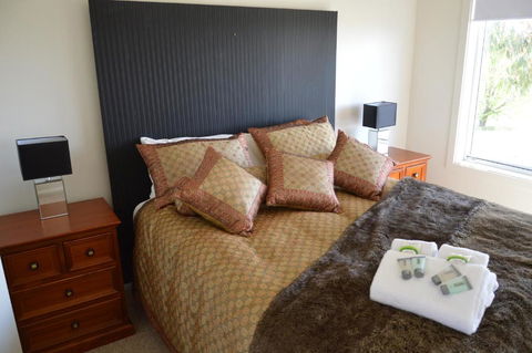 BATHURST GOLDFIELDS RESIDENCE On MOUNT PANORAMA - Accommodation Fremantle 0