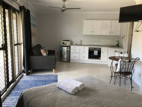 Whitsunday Waterfront Apartments - Accommodation Fremantle 6