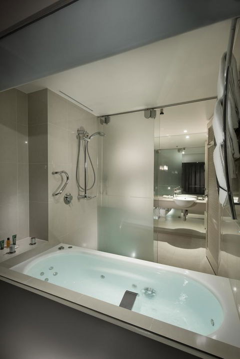 Hilton Cairns - Accommodation Fremantle 4