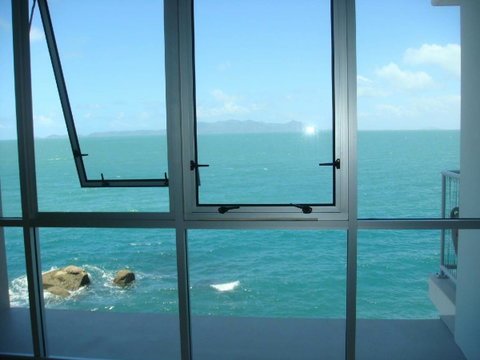 Best At Bright Point Absolute Waterfront Apartment - Accommodation Fremantle 0