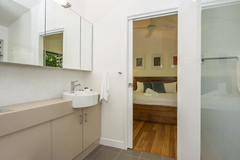 Whispering Palms - Accommodation Fremantle 14