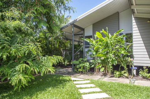 Whispering Palms - Accommodation Fremantle 0