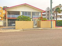 'Mooring Two Upstairs' 23 Shoal Bay Rd - Stunning views WIFI Air Conditioning and Boat Parking