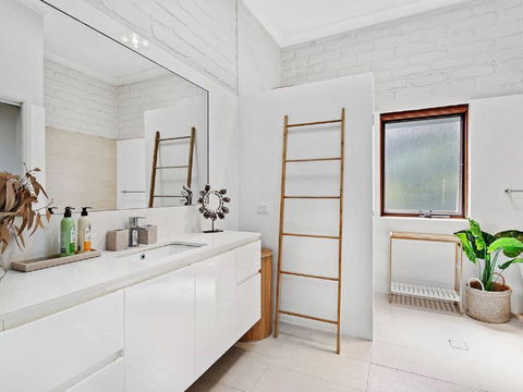 'Nunkeri', 5 Kerrie Close - Stunning House With Fabulous Views, Linen, WIFI & Air Conditioning - Accommodation Fremantle 3