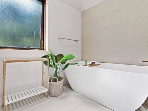 'Nunkeri', 5 Kerrie Close - Stunning House With Fabulous Views, Linen, WIFI & Air Conditioning - Accommodation Fremantle 2