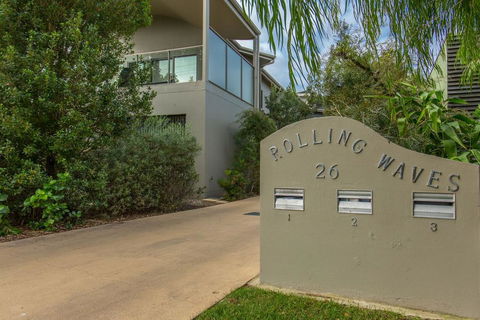 'Rolling Waves 2' On Ocean Drive - Accommodation Fremantle 0