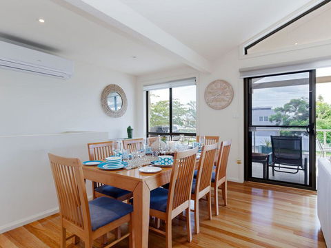 'Sandy Point Haven', 21a Sandy Point Rd - Stylish Haven With WIFI, Air Conditioning & Water Views - Accommodation Fremantle 3