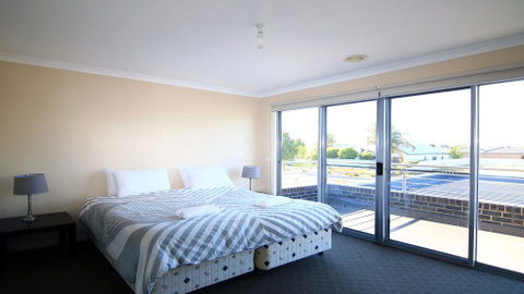 'The Anchorage By The Lake' - Accommodation Fremantle 3