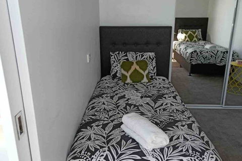 , Elsternwick, Impressive 2bed:carspot:15mins To CBD - Accommodation Fremantle 0
