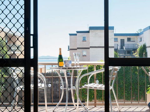 1 'BAHIA', 47 RONALD AVE - GREAT LOCATION WITH FILTERED WATER VIEWS - Accommodation Fremantle 0