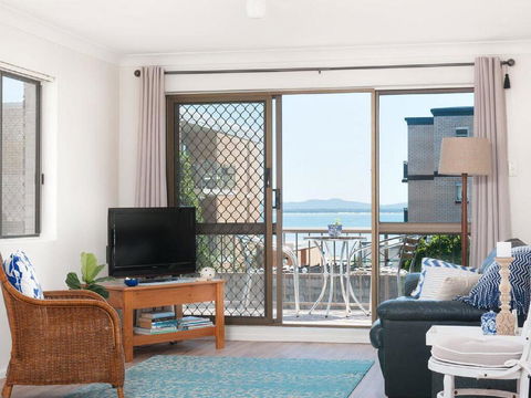 1 'BAHIA', 47 RONALD AVE - GREAT LOCATION WITH FILTERED WATER VIEWS - Accommodation Fremantle 3
