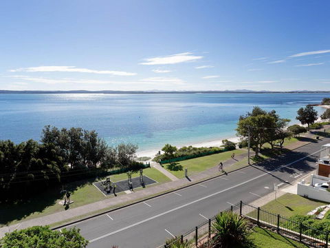 1 'Kiah', 53 Victoria Parade - Stunning Views, Wifi, Aircon, Just Across The Road To The Water - Accommodation Fremantle 2