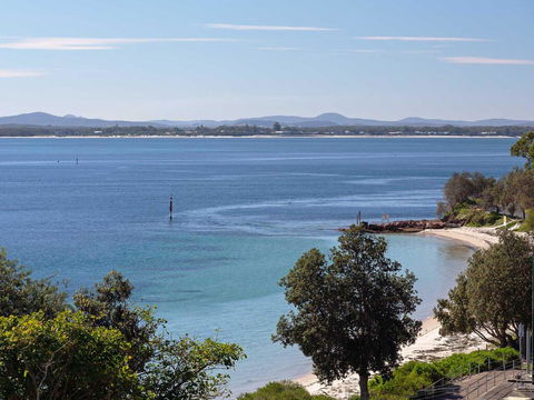 1 'Kiah', 53 Victoria Parade - Stunning Views, Wifi, Aircon, Just Across The Road To The Water - Accommodation Fremantle 3