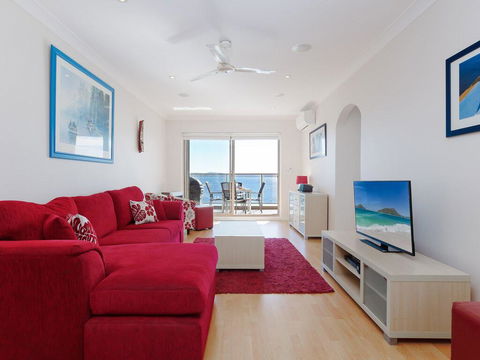 1 'Kiah', 53 Victoria Parade - Stunning Views, Wifi, Aircon, Just Across The Road To The Water - Accommodation Fremantle 1