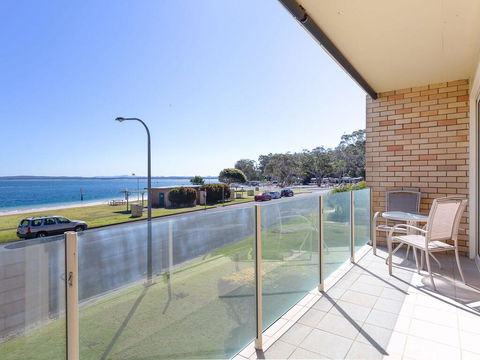 1 'Little Hut', 20 Kurrawa Close - Spectacular Water Views, NBN & Air Conditioned - Accommodation Fremantle 0