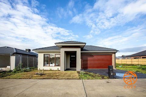 109, Cozy Cranbourne Family House, 5Bed2Bath2Parking - Accommodation Fremantle 2