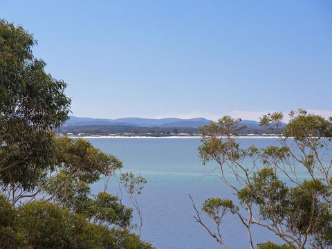 12 'Thurlow Lodge', 6 Thurlow Avenue - Water Views, Pool And Central Location - Accommodation Fremantle 0