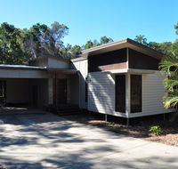 12 Satinwood Drive - Family home with swimming pool located in natural bushland and close to beach - Accommodation Fremantle