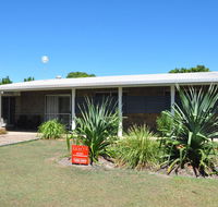 12 Zircon Street - Renovated beach shack with the perfect blend of comfort and coastal cool - Accommodation Fremantle
