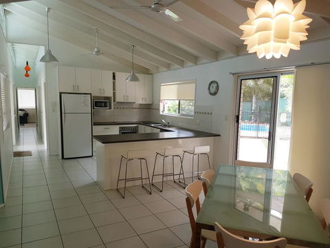 15 Larapinta Court - Family Home With Swimming Pool In A Quiet Street And Central Location Close To CBD - Accommodation Fremantle 0
