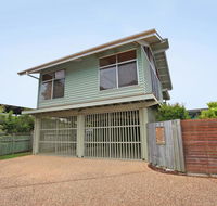 18 Northbeach Place Mudjimba Beach - Pet Friendly Linen Included WIFI - Accommodation Fremantle