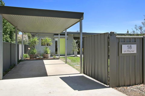 18 On Rayner - Swish Apartment Myrtleford - Accommodation Fremantle 2
