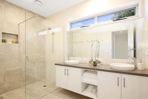 18 On Rayner - Swish Apartment Myrtleford - Accommodation Fremantle 0