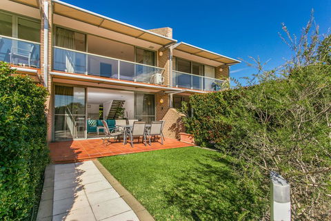 2 James Cook Apartments - Accommodation Fremantle 3