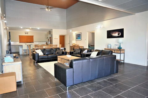 2 Trout Place - 4 Bedroom Holiday Home For The Nautical Adventurers - Accommodation Fremantle 2