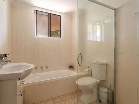 20 Booneroo - Walk To The Beach - Accommodation Fremantle 2