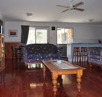 23 Carlo Road - Lowset family home within walking distance to the shopping centre. Pet friendly - Accommodation Fremantle
