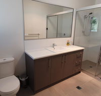 26 Satinwood Drive- Low set modern sleeps 8 - Accommodation Fremantle