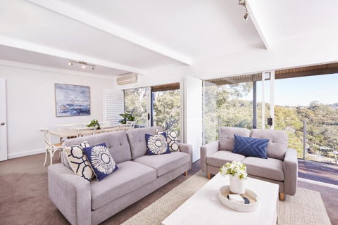 Bright And Spacious Family Home With Leafy Deck - Accommodation Fremantle 1