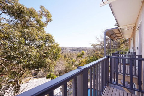 Bright And Spacious Family Home With Leafy Deck - Accommodation Fremantle 2