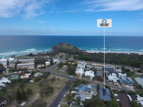 Cabarita Beach Oasis - 3BR Beach House By UHoliday - Accommodation Fremantle 1