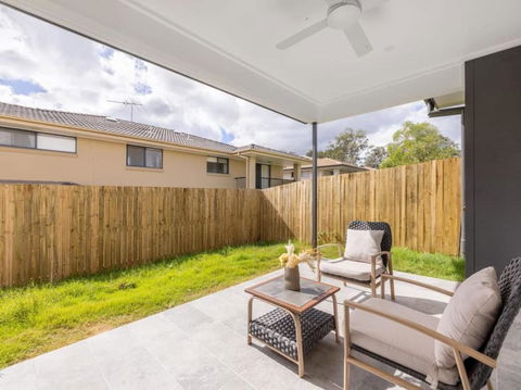 Cute 4BR Family Home In Calamvale - Accommodation Fremantle 0