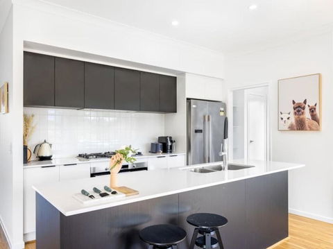 Cute 4BR Family Home In Calamvale - Accommodation Fremantle 4