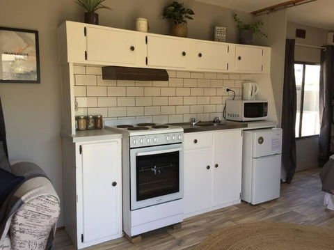 Cute Private Studio Flat With AIRCON! - Accommodation Fremantle 0